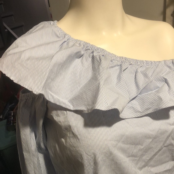 🎁 2 FOR $20 🎁 One Shoulder Asymmetrical Blue and White Pinstripe Blouse - Picture 6 of 6